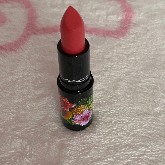 $6.99 SHIPPING Mac Lipstick (Love at First Bite) - Picture 1 of 3